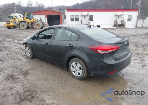 2018 Kia Forte Lx z USA, uszkodzony, nr VIN 3KPFK4A74JE283552